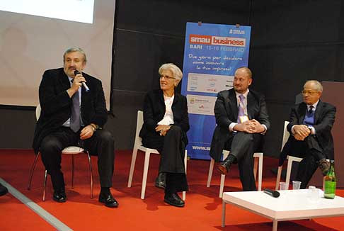 Smart City - Smau Bari Smart City da sinistra il sindaco Michele Emiliani, Anna Brogi rappresentante dell´Enel, Luciano Cassani Sales Business Development Manager di Cisco Systems e Giancarlo Capitani Presidente Net Consulting width=