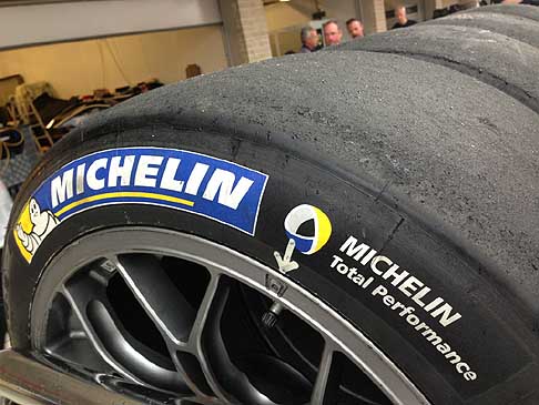 Pneumatici Michelin - Michelin Total Performance. Jerome Mondain, che agisce in qualità di manager Michelin, ha indicato come sia soprattutto la categoria “LM P1” ad aver visto un aumento dell´aerodinamica width=