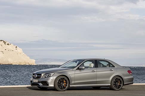 Mercedes-Benz - Oltre ai tre debutti nazionali, Mercedes-Benz Italia accompagnerà la Mille Miglia con diverse attività. width=