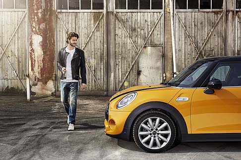 Mini - Mini presenta al prossimo Salone di Shanghai un concetto rivoluzionario e assolutamente pionieristico in fatto di visualizzazione, che punta a migliorare sia il comfort che la sicurezza. width=