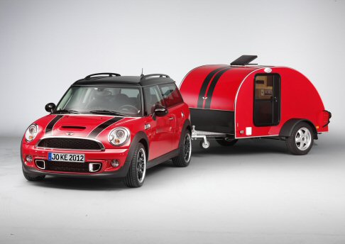 Mini - Il costruttore d’Oltremanica propone raffinate soluzioni per la mobilità dedicata alle vacanze, a pochi giorni dall’ingresso della stagione primaverile. width=