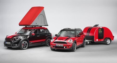 Mini - Sempre trendy in ogni occasione, MINI consentirà di pernottare spontaneamente in un posto lontano dalle mete standard, scelto secondo la casualità dettata dagli spostamenti, in luoghi ameni e impensabili come location da dedicare al riposo notturno. width=