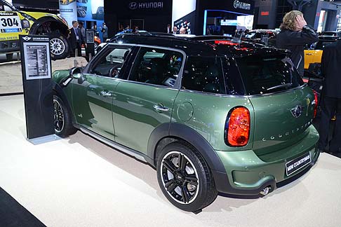 Mini - L’abitacolo offre un‘abitabilità straordinaria e un’elevata versatilità . Il modello compatto premium propone cinque posti e il sistema di fissaggio MINI Center Rail. width=