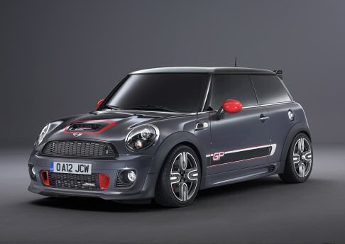 Mini - Mini amplia la ricca gamma delle sue offerte con una vettura dalle prestazioni altamente sportive rappresentata dalla Mini John Cooper Works GP. width=