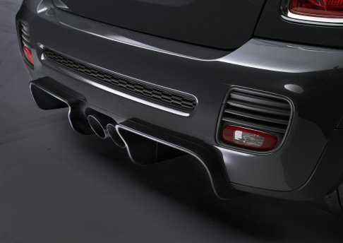Mini - In dettaglio, il motore Twin-Scroll Turbo assicura grande brio ed elasticità , mentre l’assetto da corsa regolabile esalta la potenza, gestita con la massima precisione. width=
