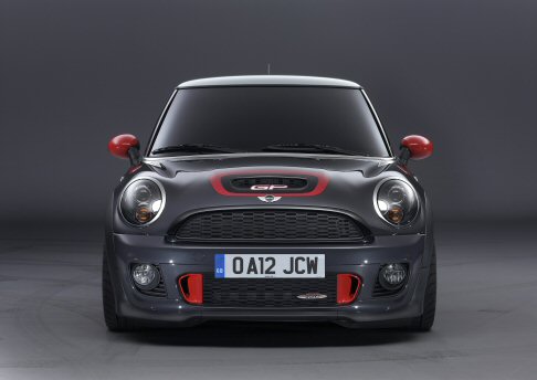 Mini - Nella MINI John Cooper Works GP si riflette la competenza del sub-brand John Cooper Works, da sempre sinonimo di grande sportività. width=