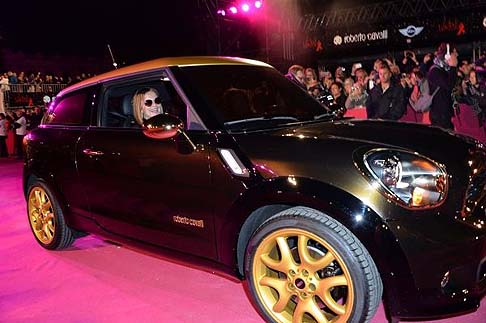Mini - Si accendono anche quest’anno i riflettori di Life Ball, l’evento dedicato alla raccolta di fondi destinati a sostenere la battaglia contro l’AIDS. width=