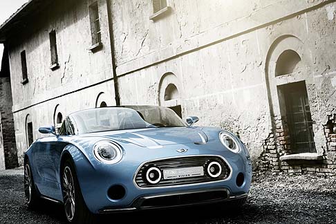 Mini - Le concept sono rappresentate dal modello MINI Superleggera Vision, che interpreta il concetto di roadster, affidandosi alla trazione e allo stile inglese e italiano. width=