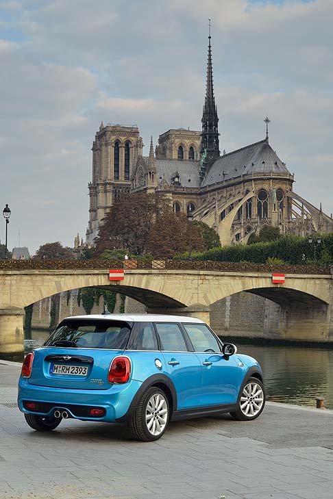 Mini - Dal 21 al 30 novembre prossimi, quindi, la nuova Mini 5 porte entra ufficialmente nella famiglia Mini disponibile Oltreoceano. width=
