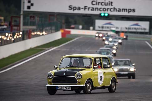 Mini - Tra il 1989 ed il 1995 furono ripresi 14 episodi della serie, nei quali il personaggio interpretato da Atkinson viveva diverse avventure comiche e piccoli incidenti a bordo della sua auto. width=