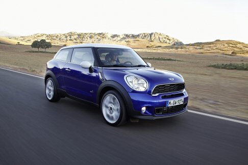 Mini - Il marchio entra in un nuovo segmento automobilistico con la MINI Paceman, la prima Sports Activity Coupé nel segmento delle vetture compatte e di piccola cilindrata. width=
