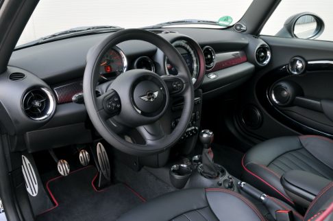 Mini - Interni della Mini Cooper SD Clubman 50 Hampton width=