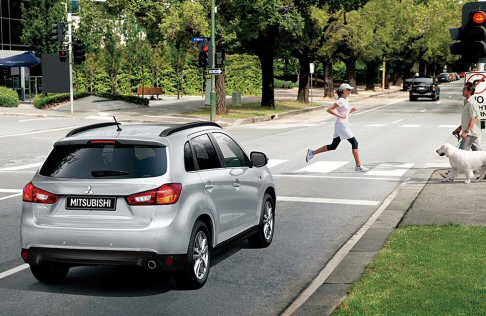 Mitsubishi - Il crossover compatto ASX 2013, disponibile con tutti i propulsori del MY12, si arricchisce della nuova variante a emissioni ridotte da 116 CV, 1.8 DiD della famiglia 4N1 di motori clean diesel. width=