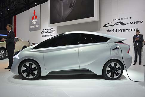 Mitsubishi - Altamente efficiente, la vettura è ricca di dettagli interessanti, dalle luci anteriori e posteriori dalle forme arcuate alla linea ascendente sui lati che racchiude i passaruota posteriori. width=