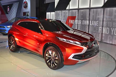 Mitsubishi - Stile audace, prestazioni elevate e innovazione caratterizzano la Mitsubishi Concept XR-PHEV, presentata in anteprima al Salone di Los Angeles 2014. width=