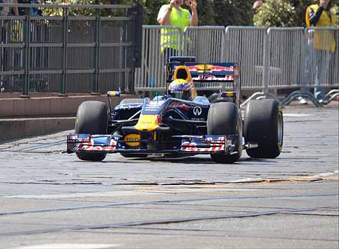 Red Bull - Monoposto di F1 alla kermesse della Red Bull a Torino 2011 width=