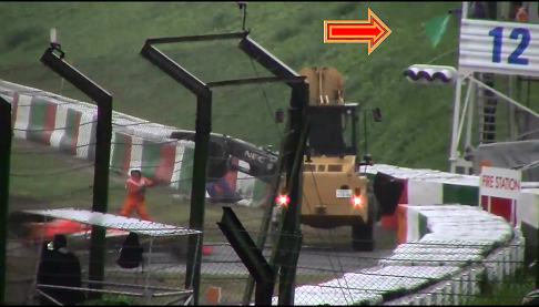 Motro Jules Bianchi - Morto Jules Bianchi, immagine incidente con la monoposto poco prima del contatto e bandiera verde con la pala meccanica in azione a bordo pista, scandaloso la FIA ha afferamto che cera la bandiera gialla, le immagini dimostrano il contrario width=