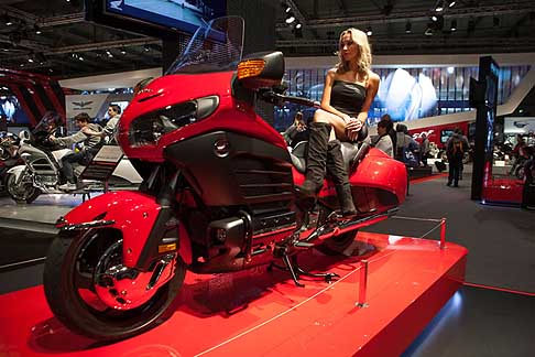 Honda - Moto Honda Gold Wing e hostess all´Eicma 2012 width=