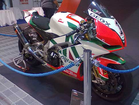 Aprilia - Moto Aprilia sportiva da gara alla Fiera Eicma 2011 width=