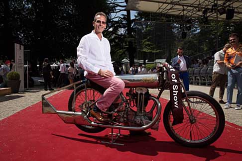 Grindlay-Peerless - Il trofeo BMW Group dedicato alle motociclette storiche, il Primo Premio assegnato dalla Giuria, Best of Show del Concorso d'Eleganza, è stato attribuito alla Grindlay-Peerless 100.
