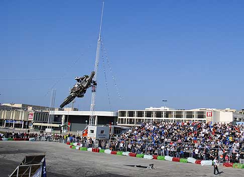 Freestyle - Moto freestyle racing su Yamaha YZ 250 width=