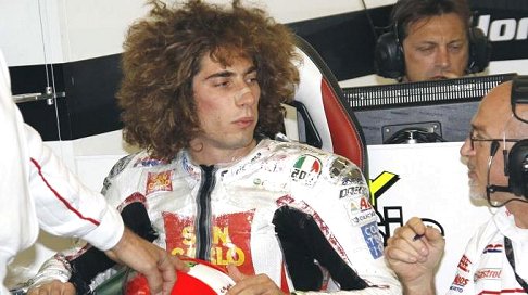 Marco Simoncelli - MotoGP muore Marco Simoncelli tradito dalla sua Honda width=