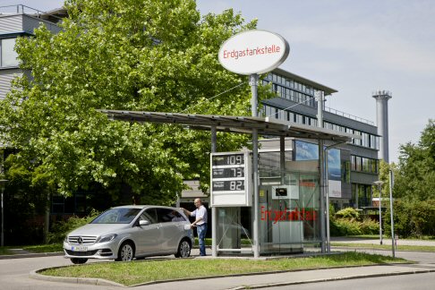 Mercedes-Benz - Nello stand spazio anche alla nuova Classe A, il cui recente debutto ha ottenuto uno straordinario successo di vendite, e il Concept Style Coupé, che anticipa il modello CLA. width=