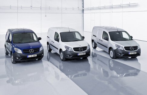 Mercedes-Benz - In dettaglio, la nuova Classe B alimentata a metano consente un risparmio pari al 50% rispetto ad una vettura di pari segmento e potenza, ma alimentata a benzina. width=