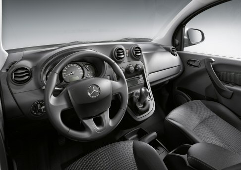 Mercedes-Benz -  Mercedes-Benz Viano è il veicolo di riferimento nella sua categoria, rinnovato nel 2011, adotta nuovi motori e nuovi cambi che riducono le emissioni e migliorano le prestazioni. width=