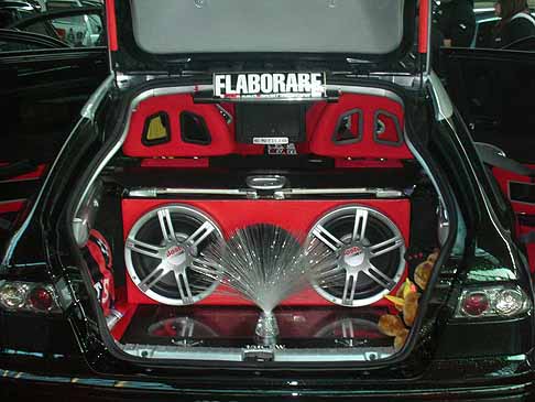 My Special Car - My Special Car Show tuning sound cars Elaborare con poderosi subwoofer nel cofano posteriore e luci a fibra ottica width=