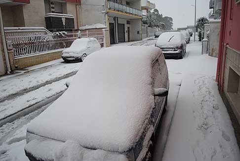 Neve in Puglia - Neve ad Acquaviva delle Fonti Bari disagio per la circolazione width=