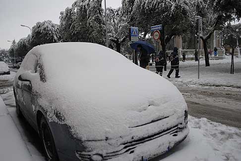 Neve in Puglia - Neve in Puglia con auto innevate width=