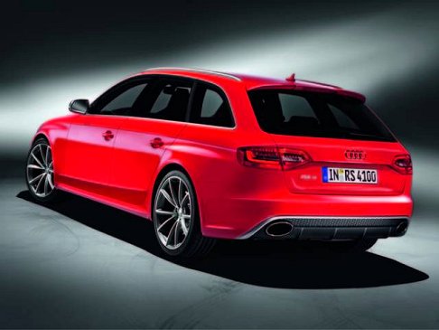 Audi - Audi RS4 Avant posteriore vettura con motore V8 4163 cm<sup>3</sup> e 450 CV width=