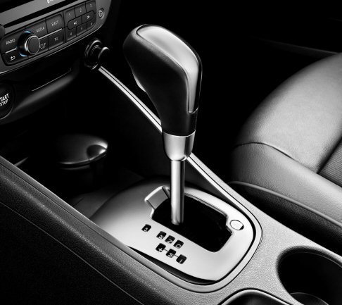 Renault - La dotazione più interessante è rappresentata dal sistema di infotainment multimediale Renault R-LINK che, grazie all’ampio display touchscreen da 7 pollici permette di gestire le funzioni della vettura. width=