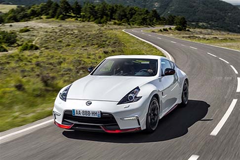 Nissan - La forza è ora distribuita in maniera più uniforme tra gli assali anteriore e posteriore, trasmettendo una maggiore sensazione di equilibrio width=