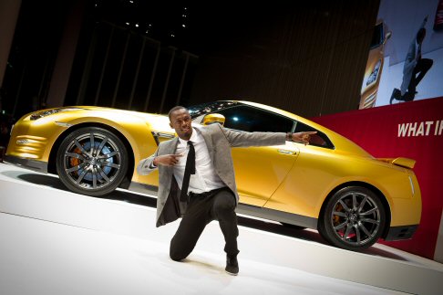 Nissan - Tutto pronto per l’asta di beneficenza dell'esclusiva Nissan GT-R Premium Edition, realizzata con vernice oro in onore del brand ambassador, il campione giamaicano Usain Bolt, re della velocità. width=