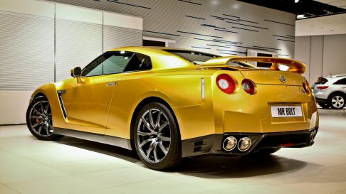 Nissan - L'esemplare unico della Bolt Gold GT-R, prodotto da Nissan esclusivamente per l'asta di beneficenza online, è stata dipinta dello stesso colore oro delle medaglie olimpiche. width=