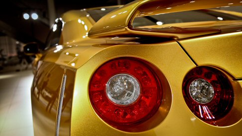 Nissan - Usain Bolt, l'uomo più veloce del mondo, ha voluto unire la sua passione per la velocità e le prestazioni con il suo desiderio di aiutare il prossimo. width=