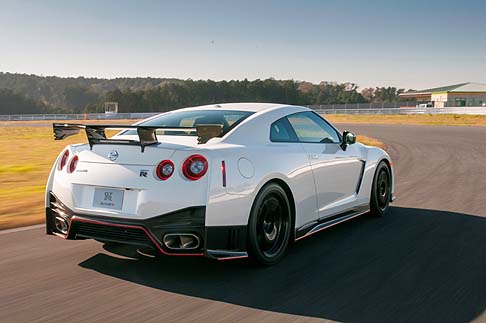 Nissan - Già commercializzata sul mercato interno, la vettura si appresta a raggiungere le concessionarie europee a partire da settembre prossimo. width=