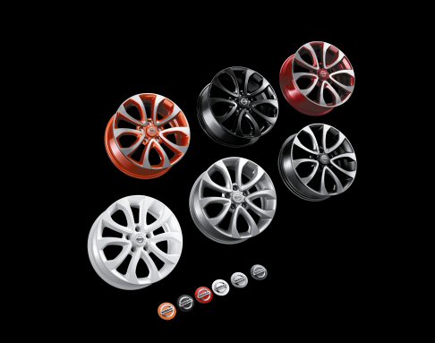 Nissan - I pacchetti Style, Premium ed Exclusive sono offerti ad un prezzo di listino che parte da 193,60 euro (IVA inclusa, manodopera esclusa) e prevedono la combinazione dei particolari seguendo uno schema preciso. width=