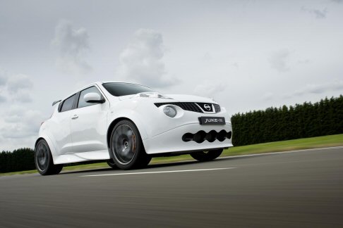 Nissan - La storia della vettura inizia a gennaio 2012, quando in veste di concept ha incantato Dubai, con il suo design e le prestazioni da sportiva dura e pura. width=