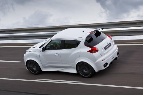Nissan - La vettura di serie sarà ancora più potente del prototipo, con 545 CV erogati dal potente biturbo da 3,8 litri.  width=