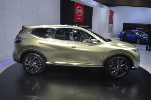 Nissan - L’inedita Hi-Cross Concept combina al design scultoreo le funzionalità indispensabili nella mobilità quotidiana. width=
