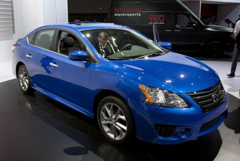 Nissan - In dettaglio, la nuova GT-R 2014 garantisce prestazioni ancora più dinamiche e raffinati interni. la vettura è attesa sul mercato statunitense a partire da gennaio 2013.  width=