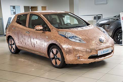 Nissan - La scelta delle monete indica l’economicità del suo utilizzo, i cui costi di gestione risultano pari a 0,02 sterline a miglio e meno di 0,02 euro a km. width=