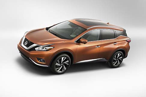 Nissan - Come la prima generazione di Murano, la versione 2015 appare scolpita. I progettisti hanno cercato, infatti, di riprodurre il medesimo spirito del primo Murano, concentrandosi sulla qualità scultoree del nuovo veicolo. width=