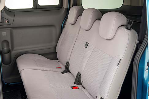 Nissan - La propulsione 100% elettrica ad alte prestazioni, derivata dalla Nissan LEAF, si unisce alla capacità di carico di Nissan NV200, per dare origine a un veicolo pratico e versatile.  width=