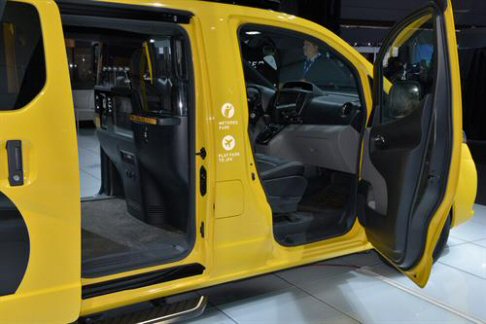 Nissan - La propulsione del veicolo si affida al motore 4 cilindri da 2 litri, messo a punto per ottimizzare prestazioni e consumi. width=