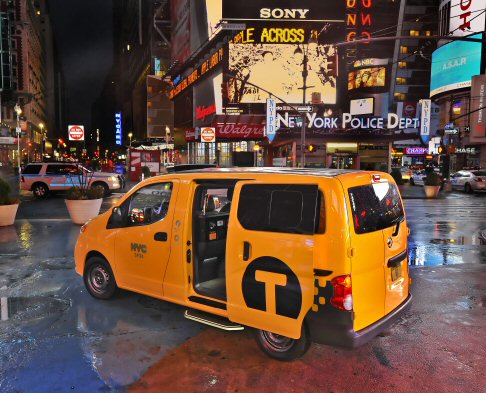 Nissan - Ma Nissan NV 200 rappresenta il primo ed unico taxi con collaudo e certificazione di sicurezza, presentando nel suo equipaggiamento airbag a tendina per occupanti anteriori e posteriori ed airbag montati nei sedili per la prima fila width=