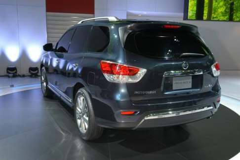 Nissan - Sotto il cofano pulsa l’unità V6 in abbinamento ad un Cambio a Variazione Continua (CVT), che permetterà di ridurre i consumi nel ciclo combinato del 25% rispetto alla versione precedente. width=